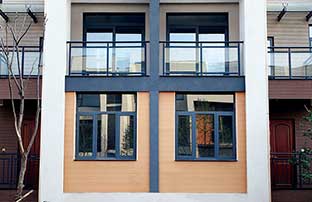 玻璃阳台护栏（立柱槽管悬挂式）